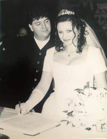 Accessible artist Carol Taylor with husband Robert as newlyweds.
