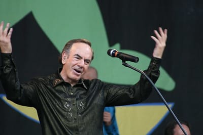 Neil Diamond was diagnosed with Parkinson’s disease during his 50 Year Anniversary World Tour in 2018. 