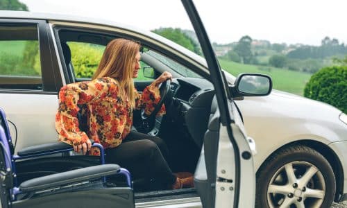 this woman transitioning into her car uses a disability insurance specialist