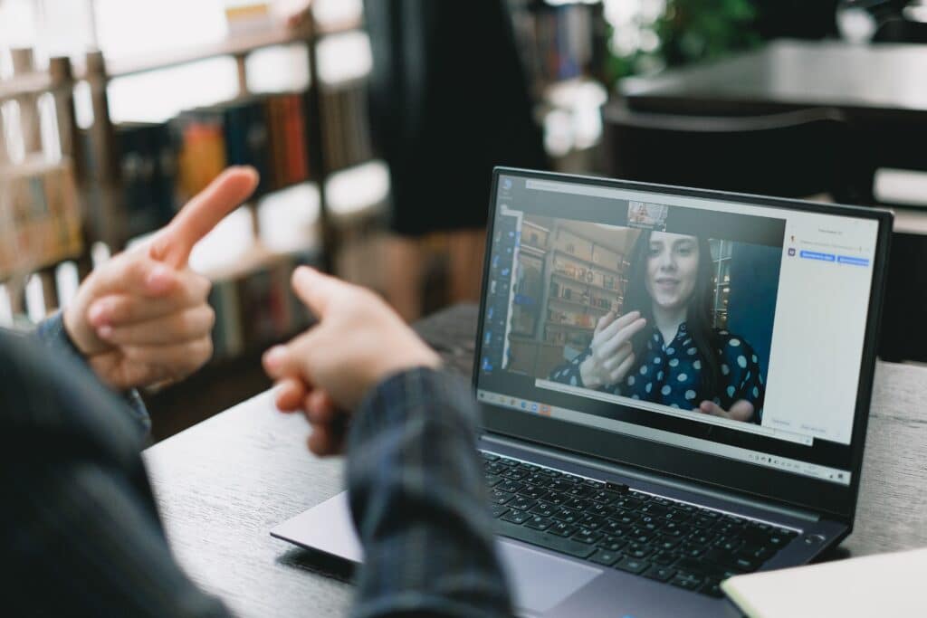 two people speak using sign language online