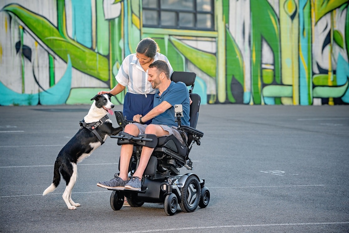 This couple in a wheelchair enjoys pets and mental health benefits