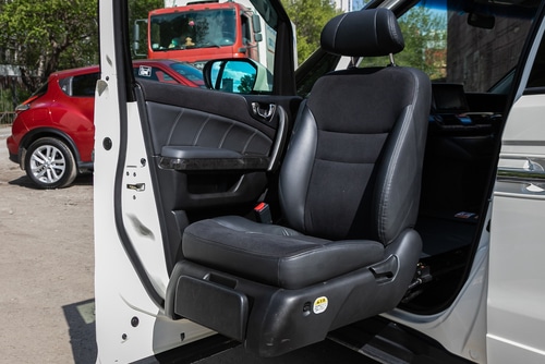 New Swivel Seat Improves Car Safety for People with Disabilities