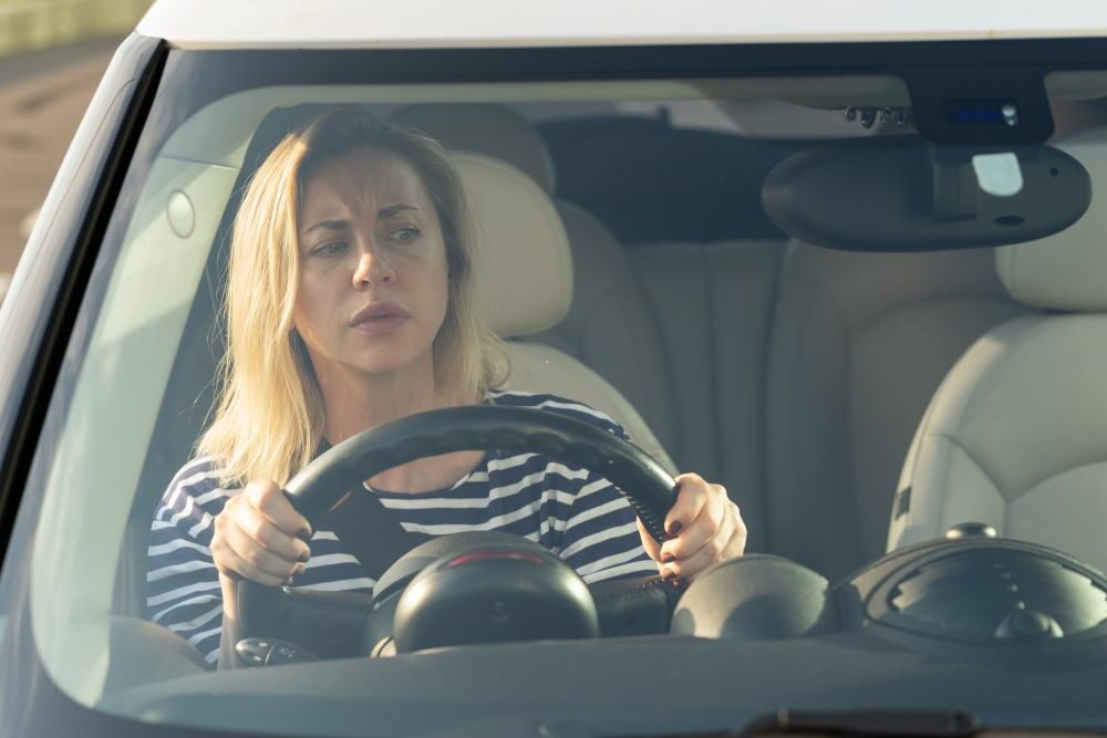 women avoids distracted driving