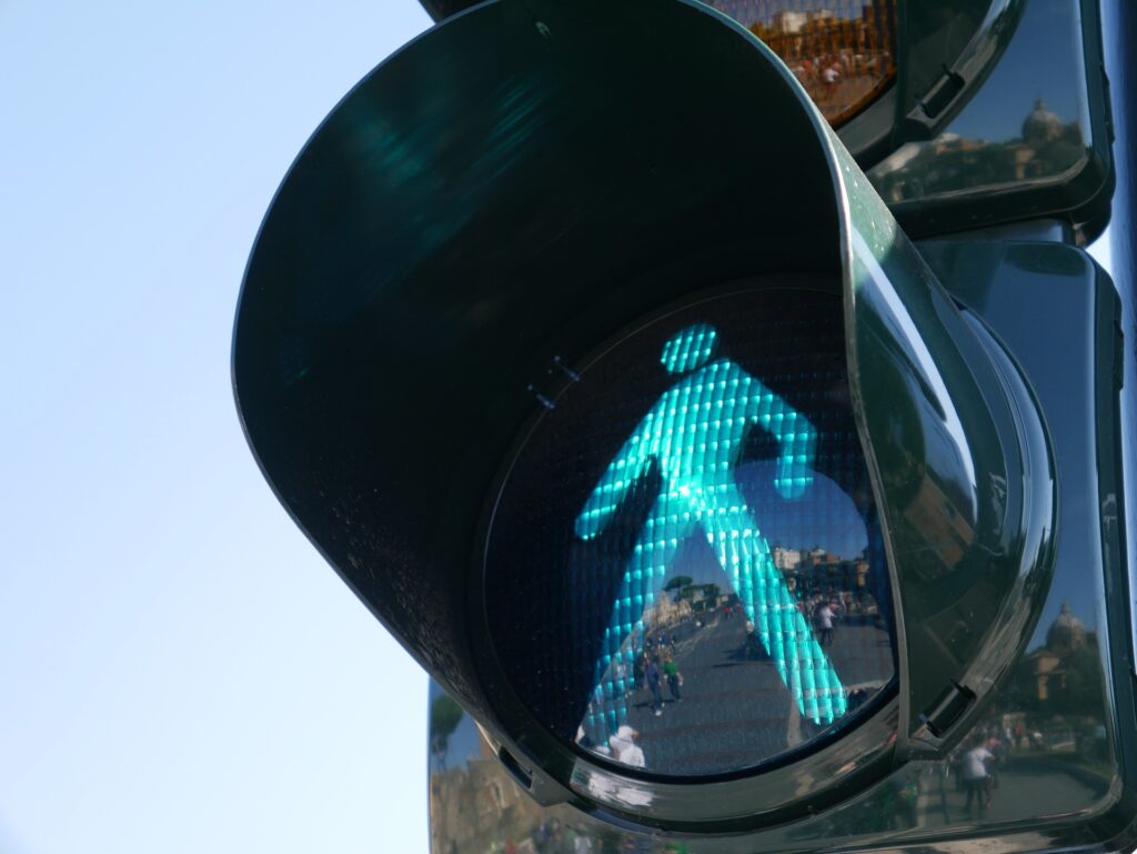 Driving your mobility scooter requires you to remain alert at all times even at traffic lights like this one.