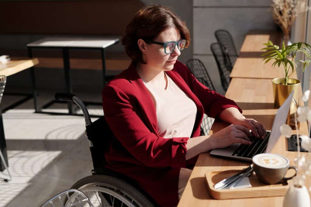 E-learning can be helpful for all manner of students, including those with developmental disabilities, invisible disabilities, and physical disabilities.