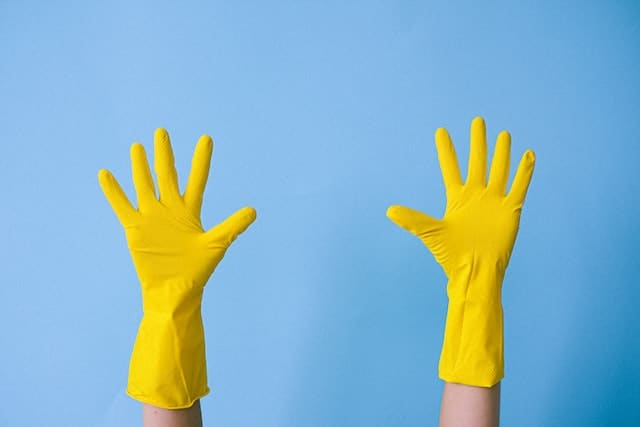 rubber gloves can reduce the static electricity in pet fur that's stuck on the floor